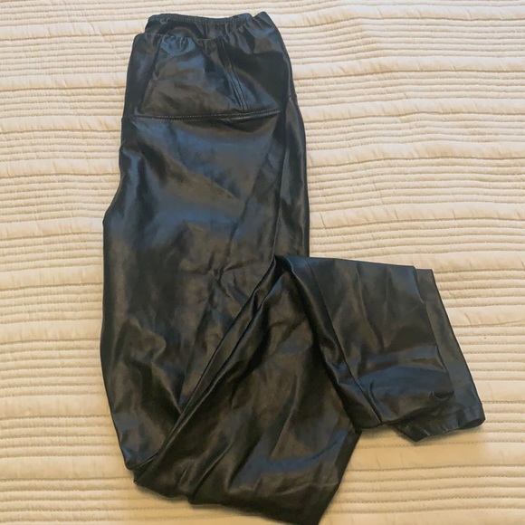 Aritzia Wilfred Free faux leather leggings - Picture 4 of 4